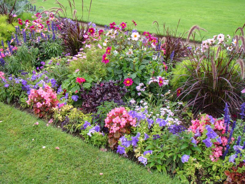 Flower Bed Mulching in Ventura County, CA
